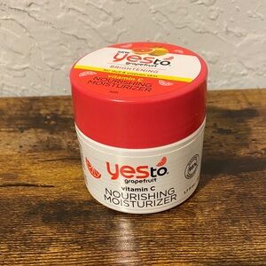 Yes To Grapefruit Vitamin C Nourishing Moisturizer - Red